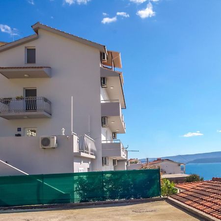 Apartments Sonata Omis Bagian luar foto