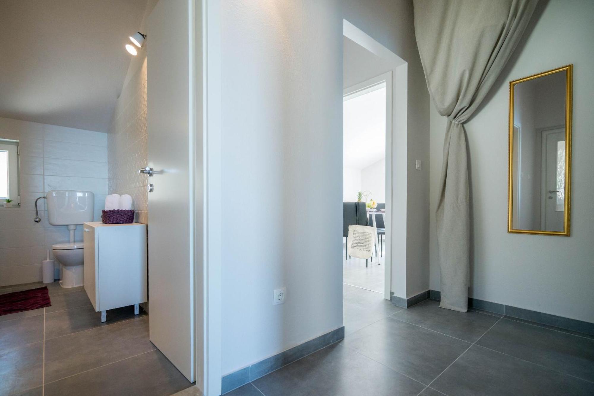 Apartments Sonata Omis Bagian luar foto