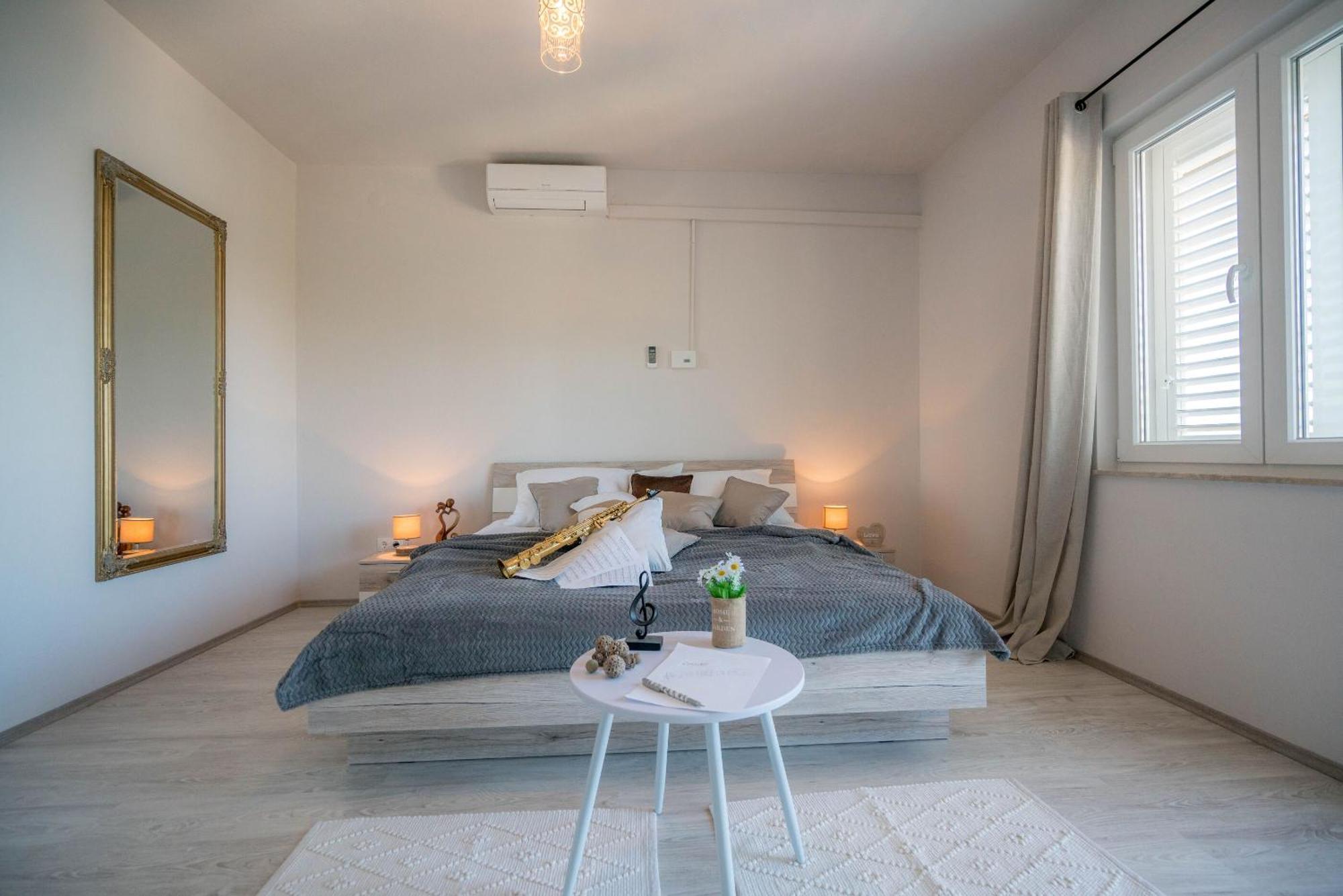 Apartments Sonata Omis Bagian luar foto