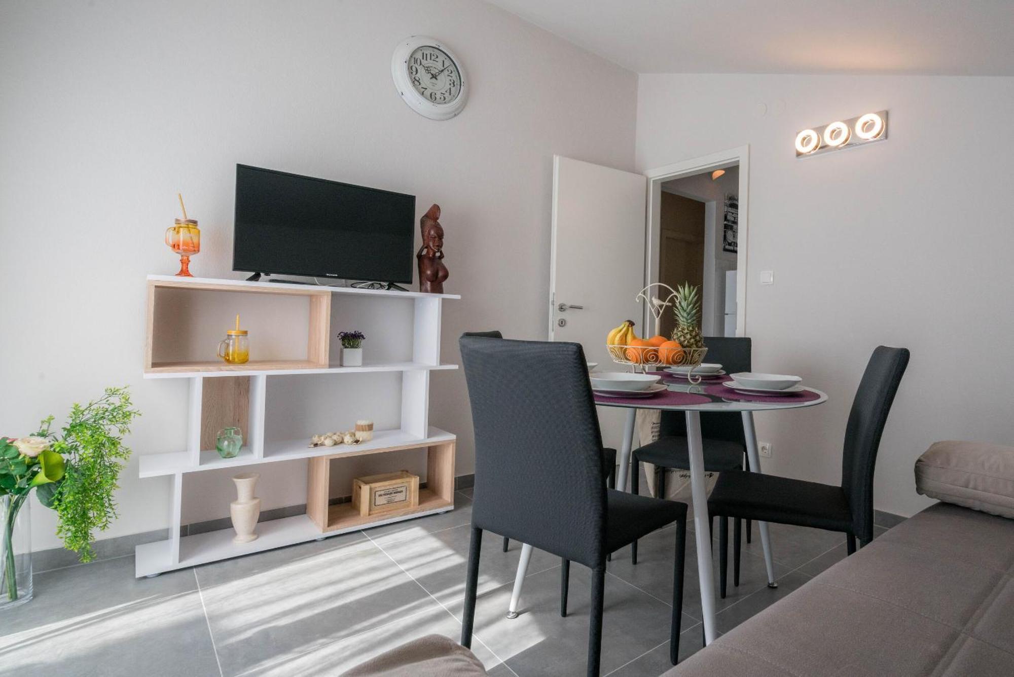 Apartments Sonata Omis Bagian luar foto