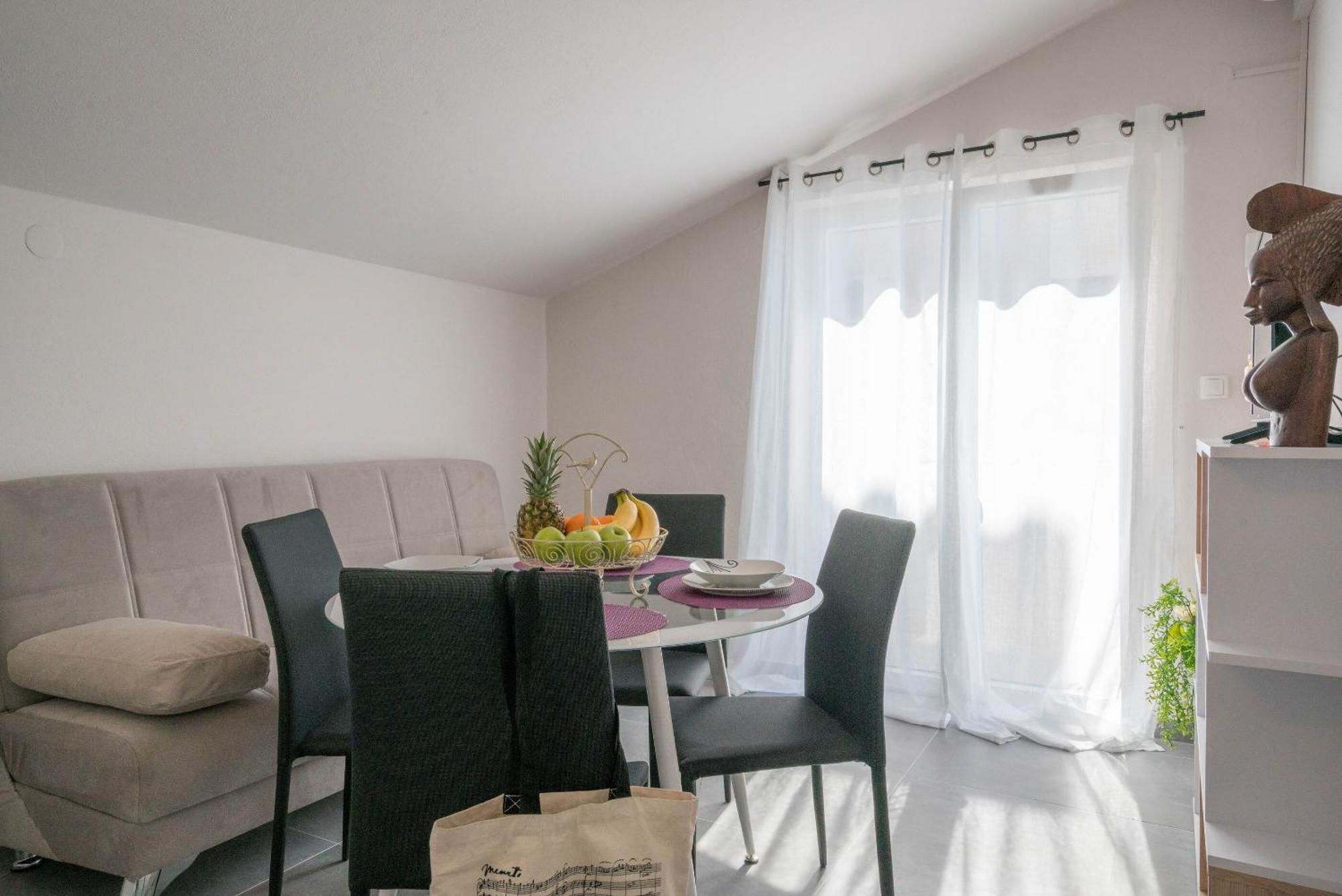 Apartments Sonata Omis Bagian luar foto