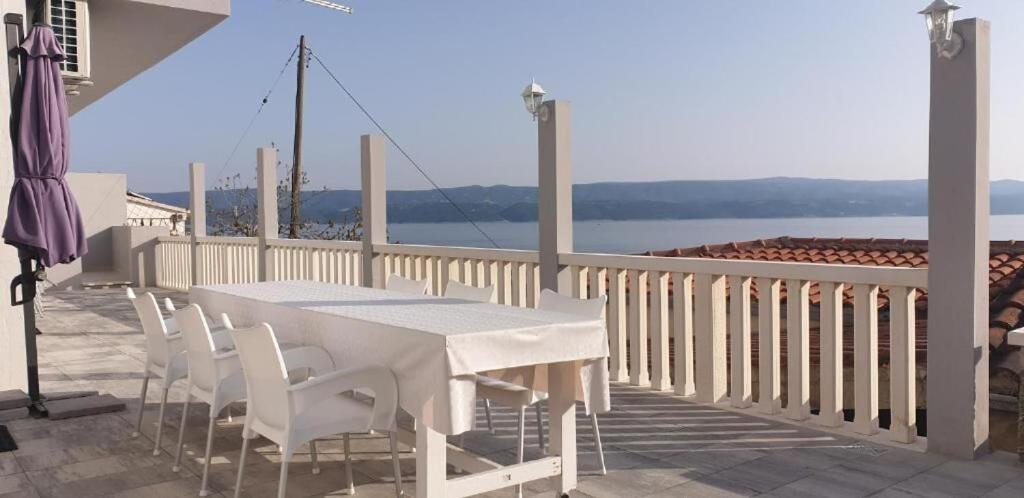 Apartments Sonata Omis Bagian luar foto